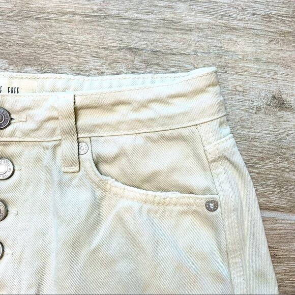 Free People Ivory Denim Mini Skirt Sz 27 Distressed Y2K Festival Indie Sleaze - Picture 5 of 9